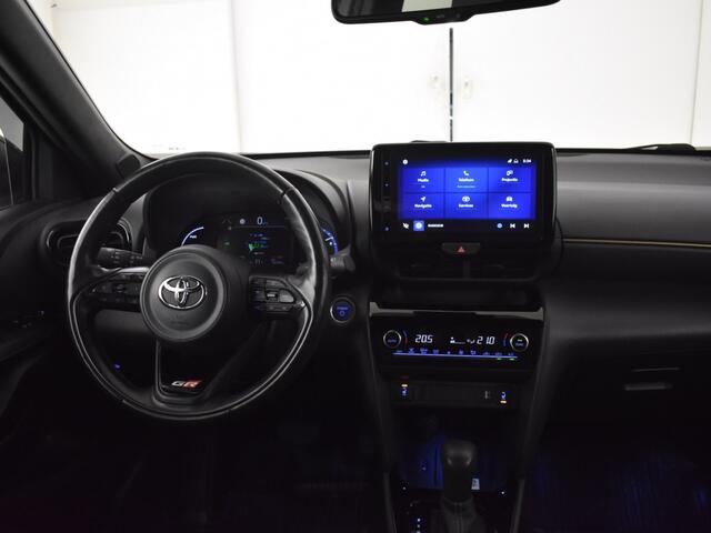 Toyota YARIS Cross 1.5 Hybrid Adventure | Stoel- en stuurverwarm. | Trekhaak |