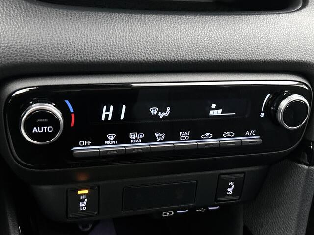 Toyota YARIS 1.5 Hybrid 115 First Edition | Apple Carplay/ Android Auto | Blind Spot Monitor | Parkeersensoren voor+achter | Stoel- en Stuurverwarming |