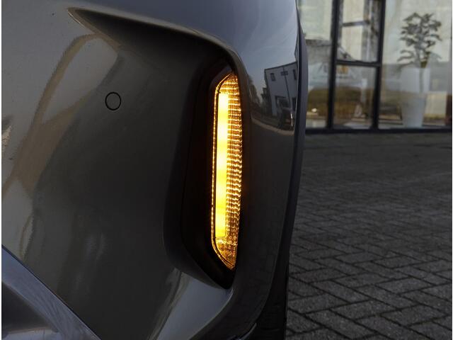 Toyota YARIS Cross 1.5 Hybrid Explore | Dealer OH | Trekhaak | Stoelverwarming | Camera | Keyless | PDC V+A | Carplay/Android Auto