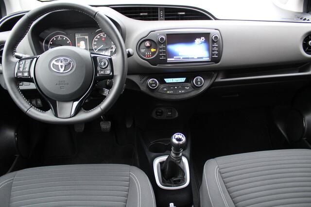 Toyota YARIS 1.5 VVT-i Aspiration | Trekhaak | Parkeer camera | Cruise control | Climate control | Toyota safety sense |