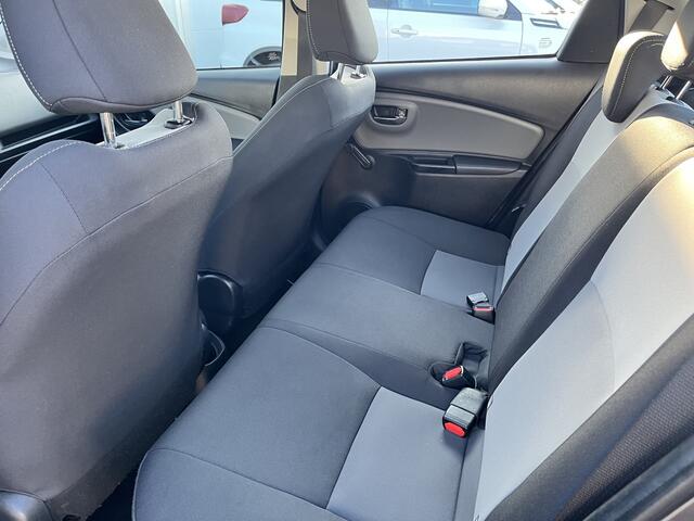 Toyota YARIS 1.5 Hybrid Executive Clima Navi PDC Dealer onderhouden