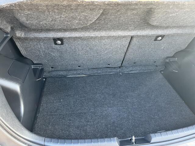 Toyota YARIS 1.5 Hybrid Executive Clima Navi PDC Dealer onderhouden