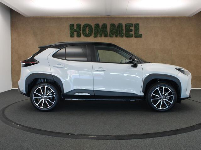 Toyota YARIS Cross 1.5 Hybrid 130 GR Sport - ELEKTRISCHE ACHTERKLEP - CAMERA - PARKEERSENSOREN VOOR/ ACHTER - PARKEERASSISTENT - HEAD UP DISPLAY - DODEHOEK DETECTIE - VOORSTOELEN VERWARMD - STUUR VERWARMD - VOORRUIT VERWARMD - KEYLESS ENTRY/ START - SPORTSTOELEN