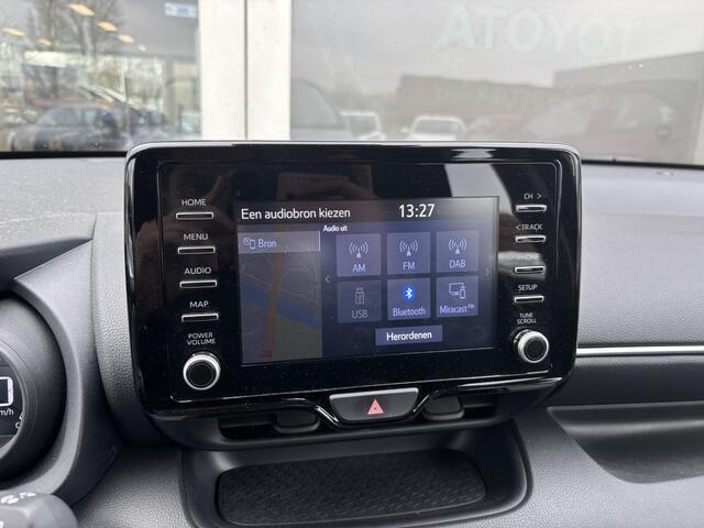 Toyota YARIS 1.5 Hybrid Dynamic | Apple Carplay/Android Auto | Trekhaak afneembaar | Camera | 1ste eigenaar en 100% onderhouden | Toyota garantie tot 2034!