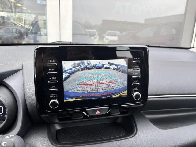 Toyota YARIS 1.5 Hybrid Dynamic | Apple Carplay/Android Auto | Trekhaak afneembaar | Camera | 1ste eigenaar en 100% onderhouden | Toyota garantie tot 2034!