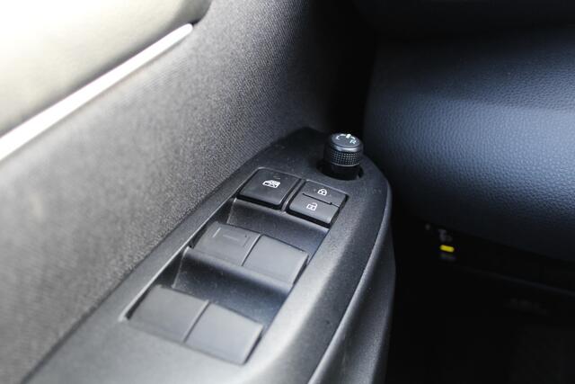 Toyota YARIS 1.5 VVT-i Dynamic Special | Rijklaar | Stoelverwarming | LED | Apple/Android | Adap. cruise | Camera