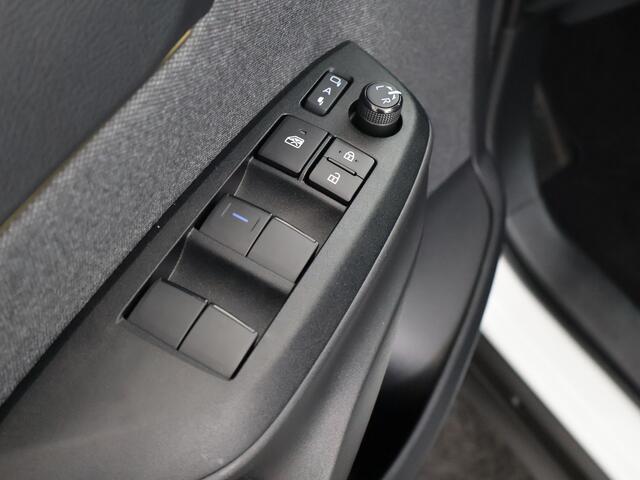 Toyota YARIS Cross 1.5 Hybrid Adventure | Parkeerhulp v/a | Climate control | Adaptive cruise control |