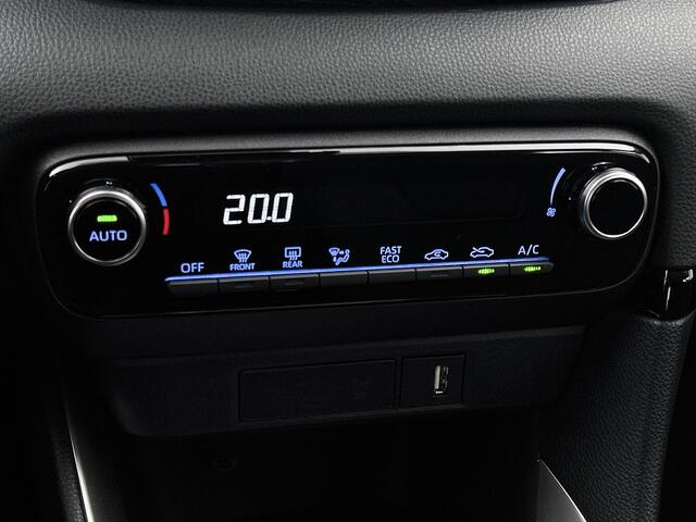 Toyota YARIS 1.5 Hybrid First Edition | Navigatie groot | LM velgen | Climate control |