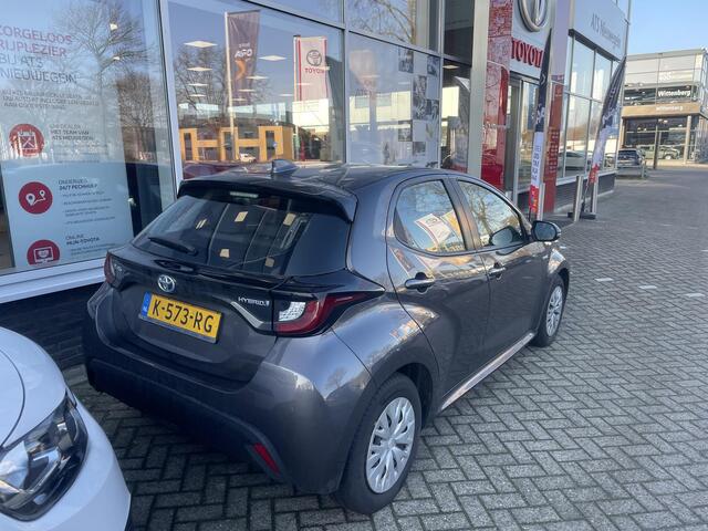 Toyota YARIS 1.5 Hybrid Active | All season Banden |