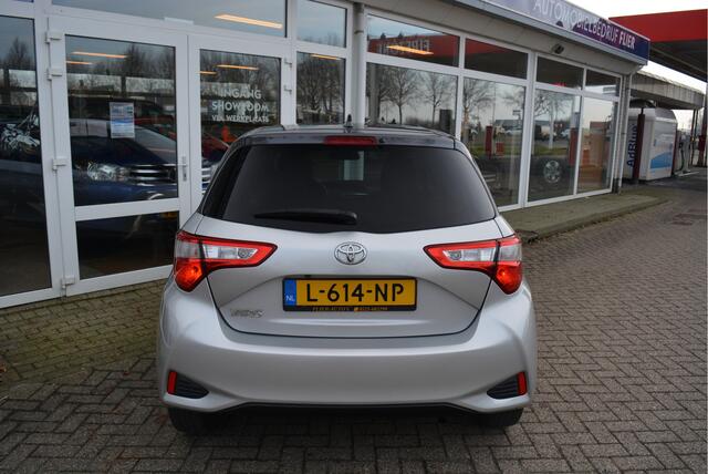 Toyota YARIS 1.0 VVT-i Y20 ? Two Tone ?Navi ? Cruise ? Camera ?