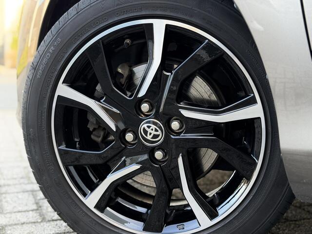 Toyota YARIS 1.5 Hybrid Dynamic Bi-Tone | CARPLAY DEALERONDERHO