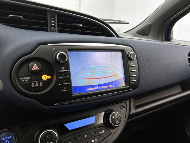 Toyota YARIS 1.5 Hybrid Premium Bi-Tone | Stoelverwarming | Navigatie | Climate Control | Safety Sense | Camera |