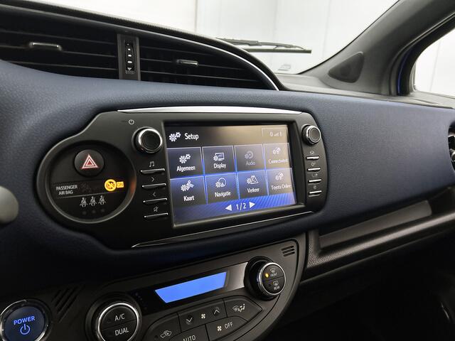 Toyota YARIS 1.5 Hybrid Premium Bi-Tone | Stoelverwarming | Navigatie | Climate Control | Safety Sense | Camera |
