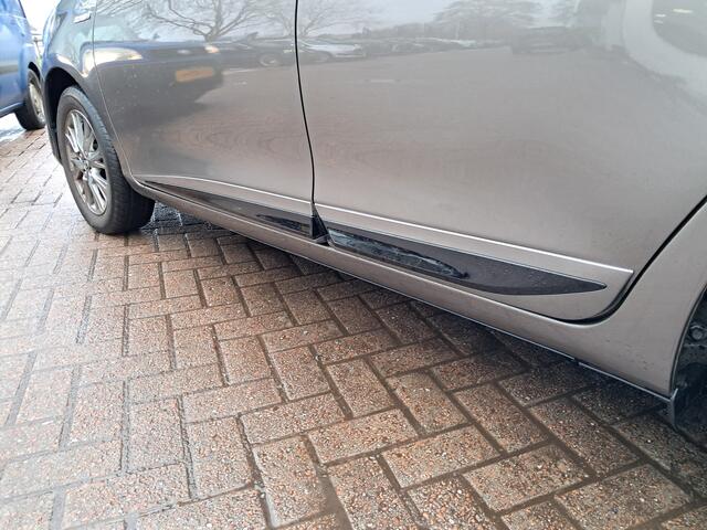 Toyota YARIS 1.5 Hybrid Aspiration Automaat | Clima | Camera | Navigatie | LM Velgen | Set winterwielen | RIJKLAARPRIJS INCL 12 MAANDEN GARANTIE EN BEURT