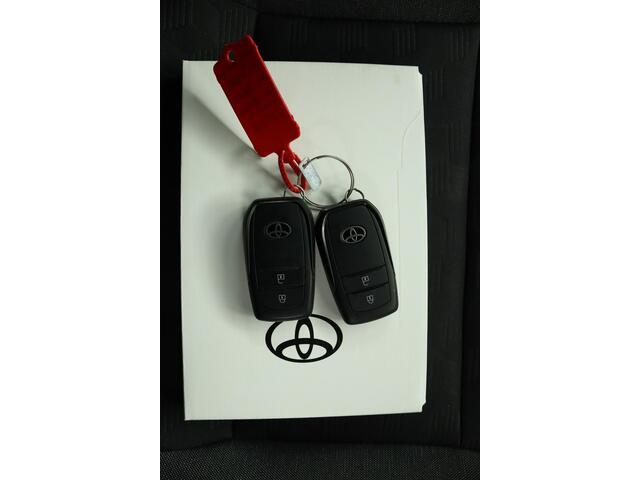 Toyota YARIS 1.5 Hybrid 115 Dynamic | Airco | Adaptive Cruise Control | Achteruitrijcamera | Stoel- en stuurverwarming | Keyless Entry | Apple Carplay | Android Auto |