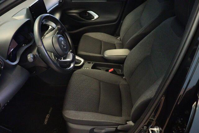 Toyota YARIS Cross 1.5 Hybrid Team D | NAVI | CAMERA + PDC | VRUIT/STUUR/STOELVERW | ADAP CRUISE | LANE-ASSIST / WARNING |