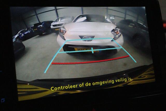 Toyota YARIS Cross 1.5 Hybrid Team D | NAVI | CAMERA + PDC | VRUIT/STUUR/STOELVERW | ADAP CRUISE | LANE-ASSIST / WARNING |