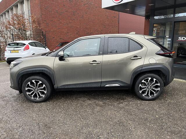 Toyota YARIS Cross 1.5 Hybrid Dynamic Plus // ADAPT. CRUISE // KEYLESS // DODEHOEK // CAMERA+SENSOREN // STUUR+STOELVERWARMING // NAVI+CARPLAY //