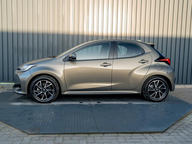 Toyota YARIS 1.5 Hybrid Business Plus | Navi | Keyless | Leder | Stoelverwarming | Prijs Rijklaar!!