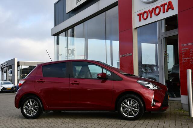 Toyota YARIS 1.5 VVT-i Dynamic 112pk | 6-bak | Dealer-onderhouden | Trekhaak | Keyless |