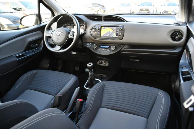 Toyota YARIS 1.5 VVT-i Dynamic 112pk | 6-bak | Dealer-onderhouden | Trekhaak | Keyless |