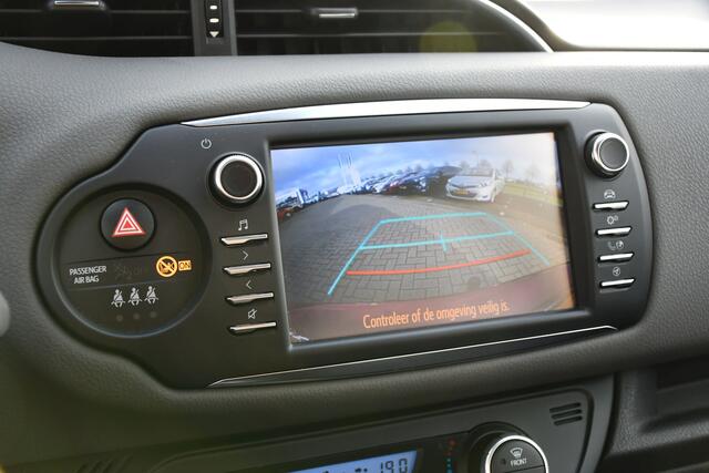 Toyota YARIS 1.5 VVT-i Dynamic 112pk | 6-bak | Dealer-onderhouden | Trekhaak | Keyless |