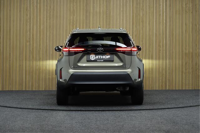 Toyota YARIS Cross 1.5 Hybrid 115 First Edition | Nieuw uit voorraad Leverbaar! | Parkeerhulp | Adaptive-cruise | Navigatie | Stoelverwarming | Apple Carplay & Android Auto | Camera | Keyless | LM Velgen