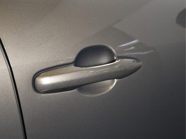 Toyota YARIS Cross 1.5 Hybrid 115 First Edition | Stuur / Stoelverwarming | Dode-hoek detectie |