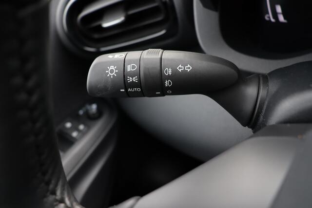 Toyota YARIS 1.5 Hybrid 115 Dynamic Comfort Pakket Stuurverwarming, Parkeersensoren