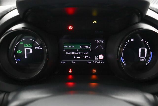 Toyota YARIS 1.5 Hybrid Executive | Apple Carplay/Android Auto | Parkeersensoren | Stoelverwarming | Navigatie |