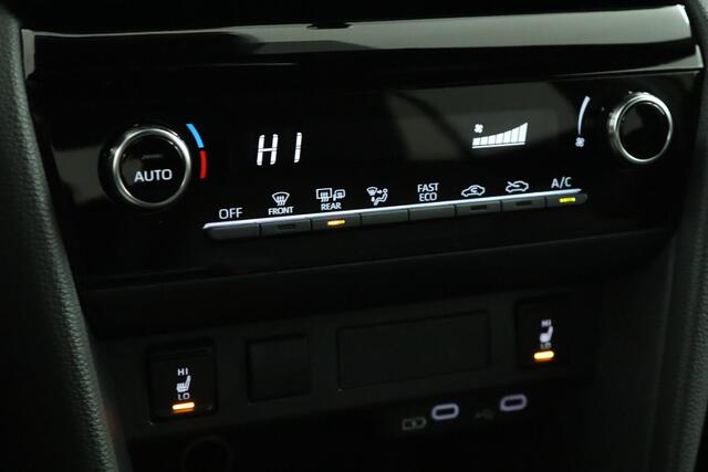 Toyota YARIS Cross 1.5 Hybrid 115 First Edition | Adaptive Cruise Control | Achteruitrijcamera | Stoelverwarming | Stuurverwarming | Apple Carplay | Android Auto | Parkeersensoren |