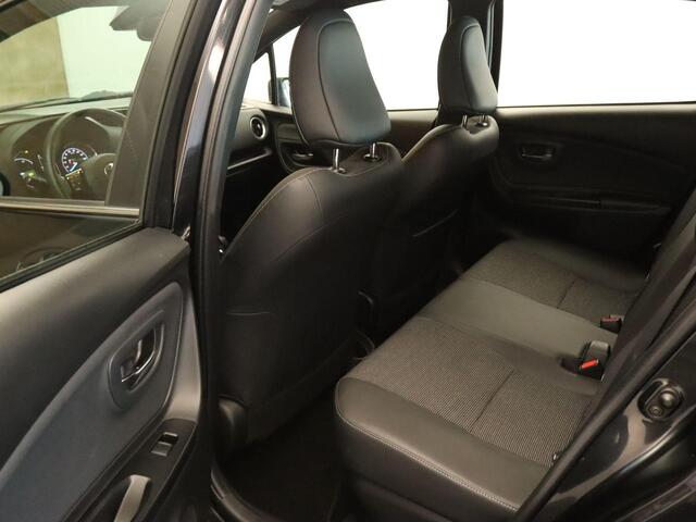 Toyota YARIS 1.5 Hybrid Business - ORIGINEEL NEDERLANDSE AUTO - AIRCO - ELEKTRISCHE RAMEN VOORZIJDE - CENTRALE DEURVERGRENDELING - LED DAGRIJVERLICHTING - MULTIFUNCTIONEEL STUURWIEL - CRUISE CONTROL - NAVIGATIE - BLUETOOTH