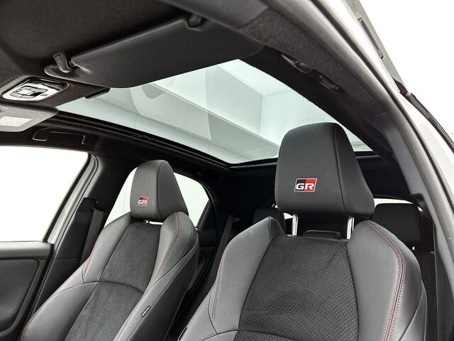 Toyota YARIS 1.5 Hybrid GR Sport | BTW Voertuig | JBL | Sportstoelen | Panorama dak |
