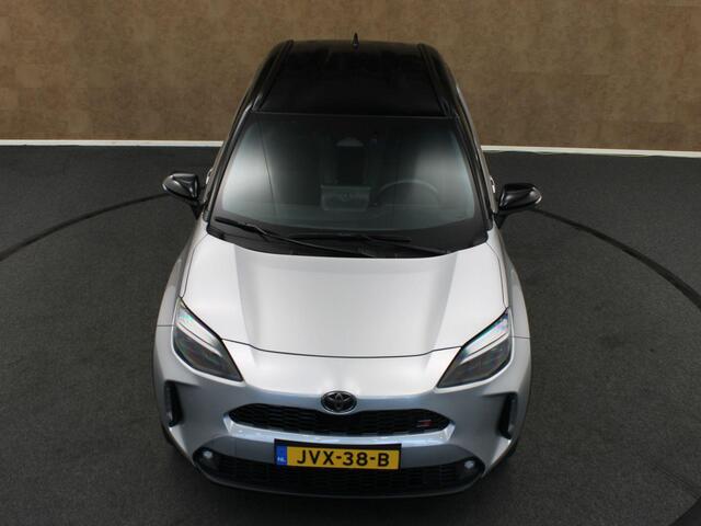 Toyota YARIS Cross 1.5 Hybrid 130 GR SPORT - ADAPTIEVE CRUISE CONTROL - STOELVERWARMING VOORSTOELEN - STUURWIELVERWARMING - DODEHOEKDETECTIE - KEYLESS ENTRY/START - APPLE CARPLAY/ANDROID AUTO - CAMERA - EXTRA GETINT GLAS - PARKEERSENSOREN VOOR + ACHTER - STOOTLIJSTEN