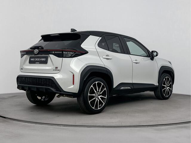Toyota YARIS Cross 1.5 Hybrid 130 GR Sport | Stoelverwarming | Lichtmetalen Velgen | Navi | HUD | Blind Spot | Bi-Tone |