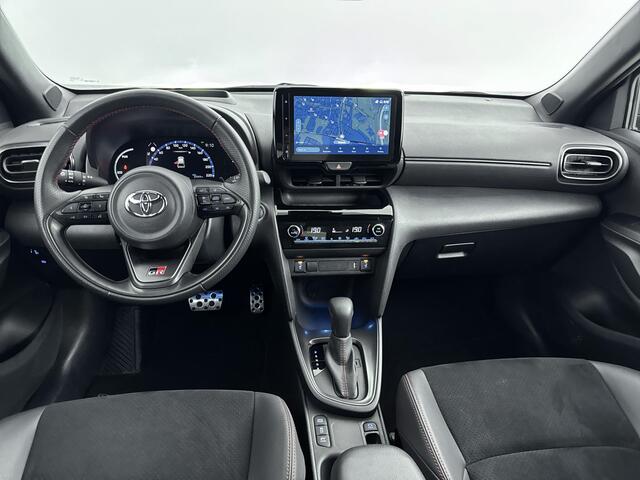 Toyota YARIS Cross 1.5 Hybrid 130 GR Sport | Stoelverwarming | Lichtmetalen Velgen | Navi | HUD | Blind Spot | Bi-Tone |
