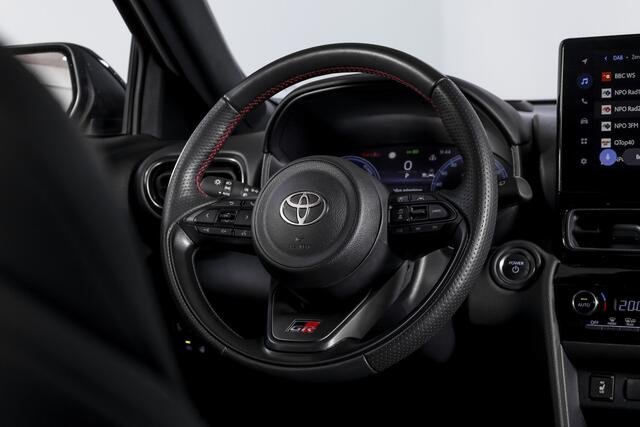 Toyota YARIS Cross 1.5 Hybrid 130 GR Sport | Adapt.Cruise | Head-up | 360 Camera | Stoel+Stuurverw. | Dig.Cockpit | NAV + App.Connect (Draadloos) | ECC | LM 18" | 6116 detail foto's toevoegen!