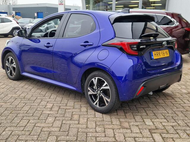Toyota YARIS 1.5 Hybrid 115 Dynamic Parkeersensoren Stoel en stuurverwarming dodehoekdetectie