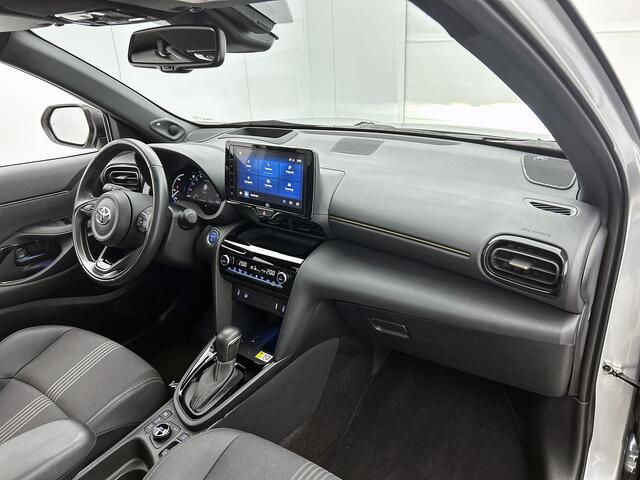 Toyota YARIS Cross 1.5 Hybrid Adventure AWD | JBL | Head-up display | Panoramadak | Dodehoek detectie | Parkeersensoren voor+achter | Elektrische Achterklep | Draadloze telefoonlader