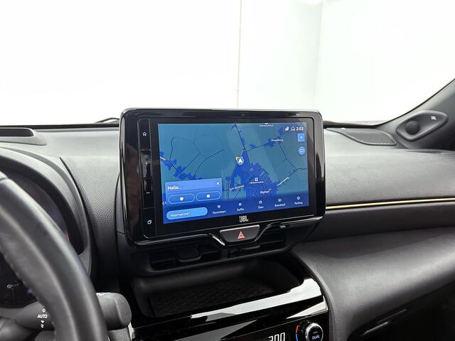 Toyota YARIS Cross 1.5 Hybrid Adventure AWD | JBL | Head-up display | Panoramadak | Dodehoek detectie | Parkeersensoren voor+achter | Elektrische Achterklep | Draadloze telefoonlader