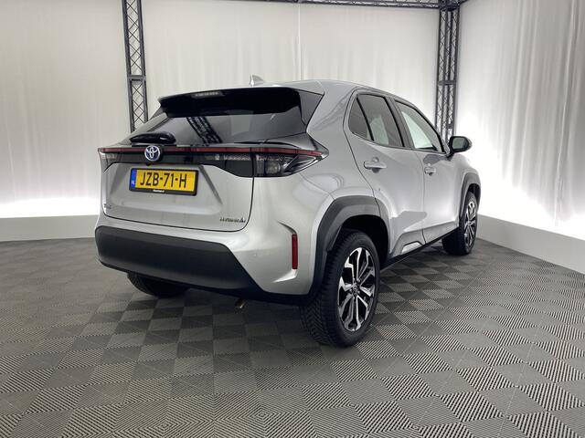 Toyota YARIS Cross 1.5 Hybrid Explore | Apple carplay | Navi | Camera | Stuur, stoel, voorruit verwarmd | Parkeersensoren