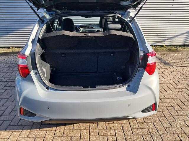 Toyota YARIS 1.5 Hybrid GR-Sport!! Hybride Automaat | Unieke uitvoering!! | Camera | Cruise | LM Velgen | Privacy glas | Keyless | RIJKLAARPRIJS INCL 12 MAANDEN GARANTIE EN BEURT
