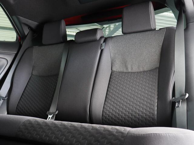 Toyota YARIS Cross 1.5 Hybrid 130 Dynamic | Dodehoekdetectie | Parkeersensoren Voor en Achter | Stuurwiel- En Stoelverwarming | Botsherkenning | Grootlichtassistent