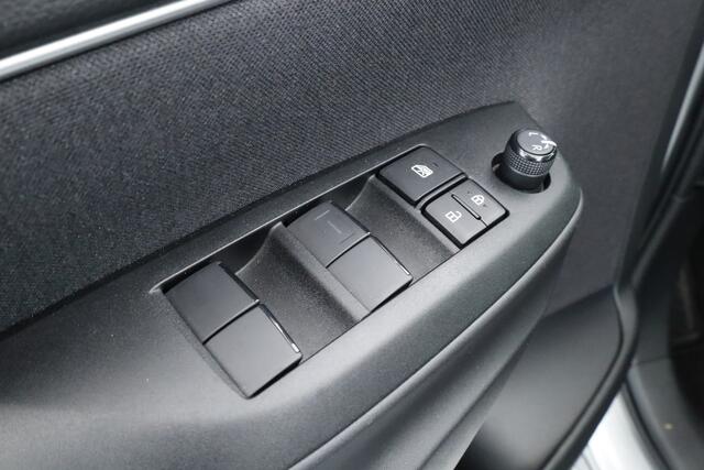 Toyota YARIS 1.5 VVT-i Dynamic | Navi by Apple CarPlay | Camera | Keyless | Adapt. Cruise | Airco | LED |