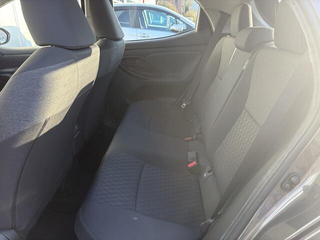 Toyota YARIS 1.5 Hybrid Dynamic NL Auto Dealer Onderhouden Navigatie Keyless Carplay Clima Cruise