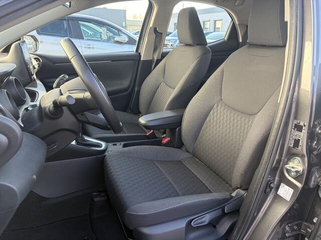 Toyota YARIS 1.5 Hybrid Dynamic NL Auto Dealer Onderhouden Navigatie Keyless Carplay Clima Cruise