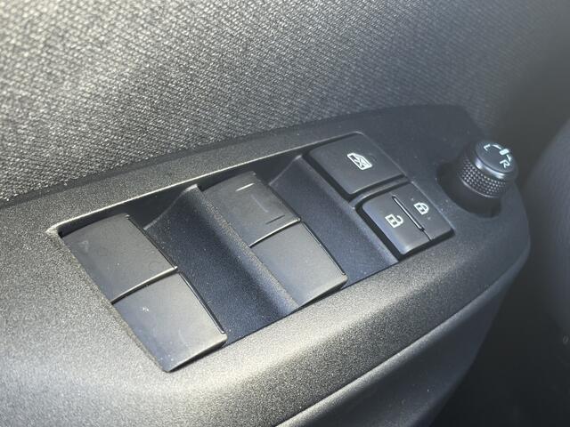 Toyota YARIS 1.5 Hybrid Dynamic NL Auto Dealer Onderhouden Navigatie Keyless Carplay Clima Cruise