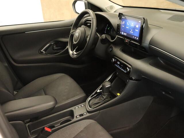 Toyota YARIS 1.5 Hybrid 115 Dynamic - CLIMATE CONTROL - VOORSTOELEN VERWARMD - STUURVERWARMING - DODEHOEKDETECTIE - ACHTERUITRIJCAMERA - PARKEERSENSOREN VOOR EN ACHTER - APPLE CARPLAY/ANDROID AUTO - DRAADLOZE TELEFOONLADER