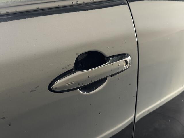 Toyota YARIS Cross 1.5 Hybrid 115 First Edition | Stoelverwarming | Parkeersensoren voor/achter | Keyless |