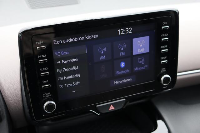 Toyota YARIS Cross 1.5 Hybrid Executive, 360 Camera! BSM, Navi, Stoelverwarming, Stuurverwarming.